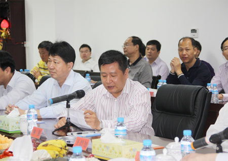 林總向與會領導介紹明一戰略發展規劃