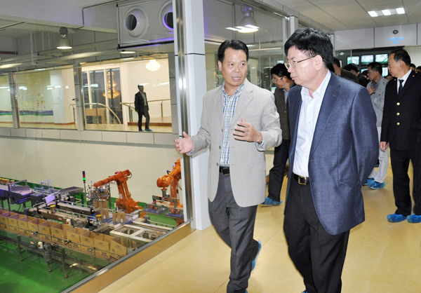 黃局長參觀國際領先明一奶粉制造基地